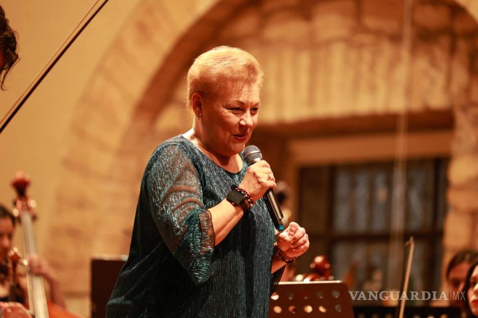 $!La maestra Natalia Riazanova dirigió un programa que recorrió distintas etapas musicales, del Barroco a la luminosidad del Romanticismo.