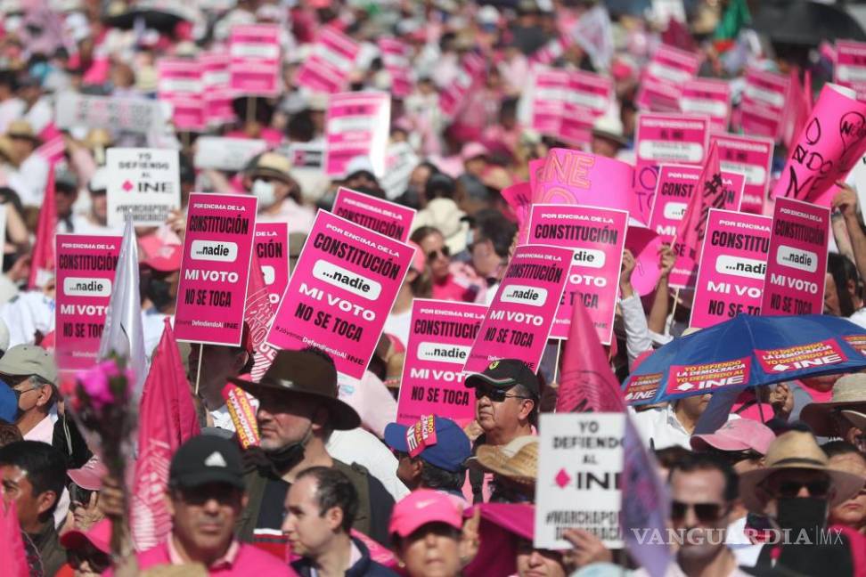 Así toman las calles y plazas miles de mexicanos para defender al INE (Fotos)