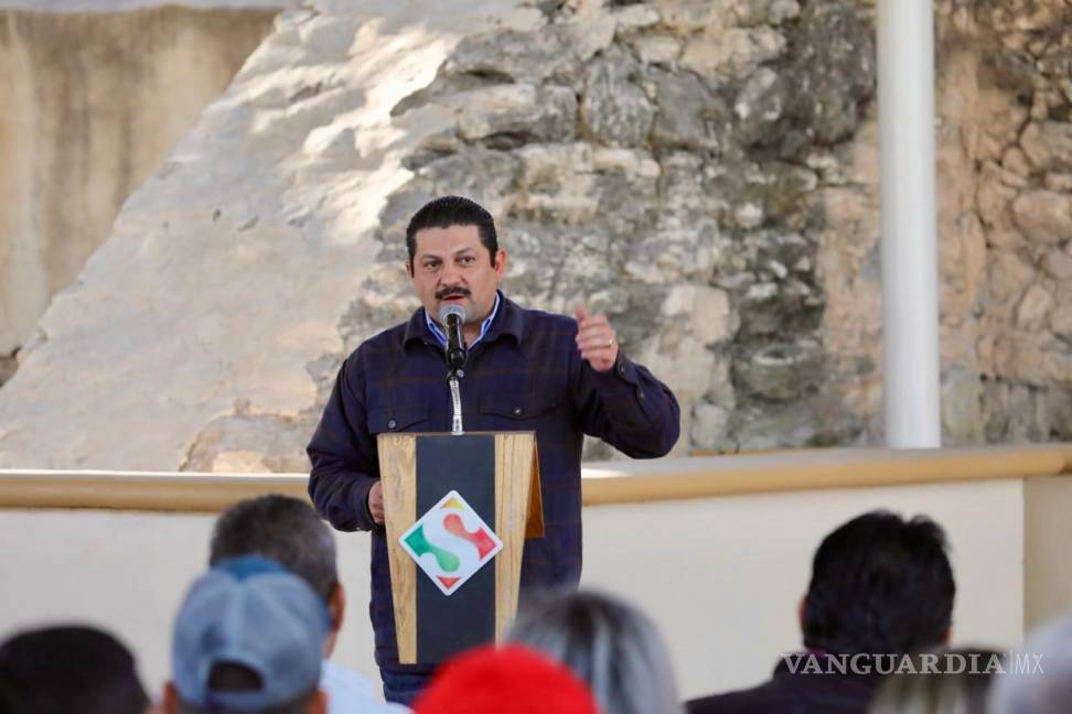 $!Juan Carlos Villarreal Garza, tesorero municipal, explica los detalles de la obra que mejorará el espacio para los trabajadores del municipio.