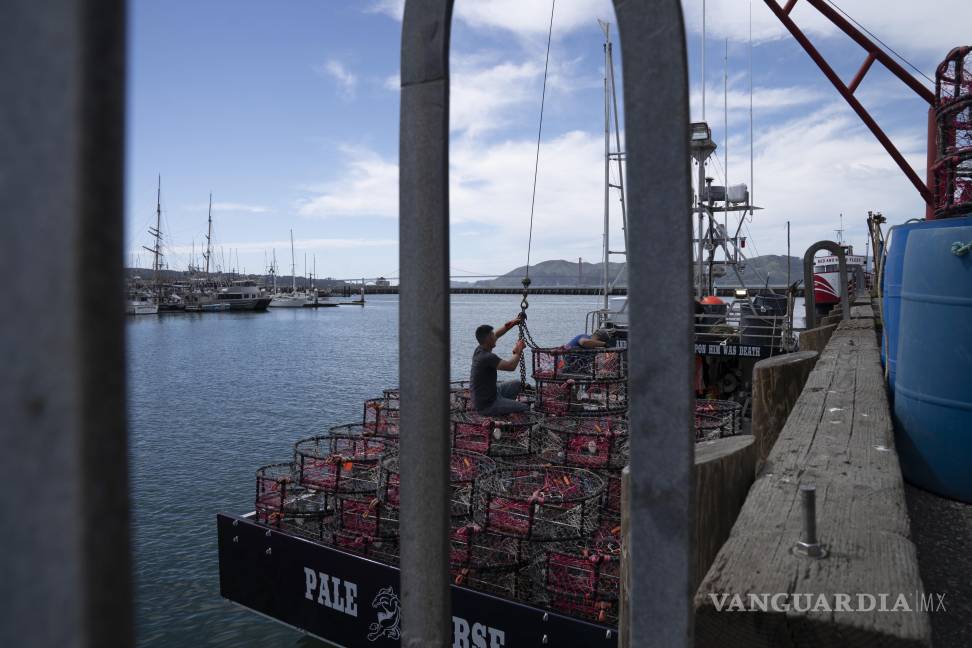 $!El mandatario instruyó a revisar normas que afectan a la pesca, la acuicultura y el procesamiento de pescado en Estados Unidos | Foto: AP