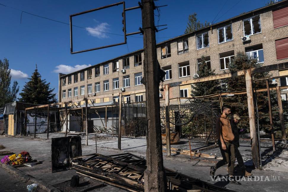 $!Puestos de mercado carbonizados en Kostyantynivka, en territorio controlado por Ucrania, cerca de Bakhmut.