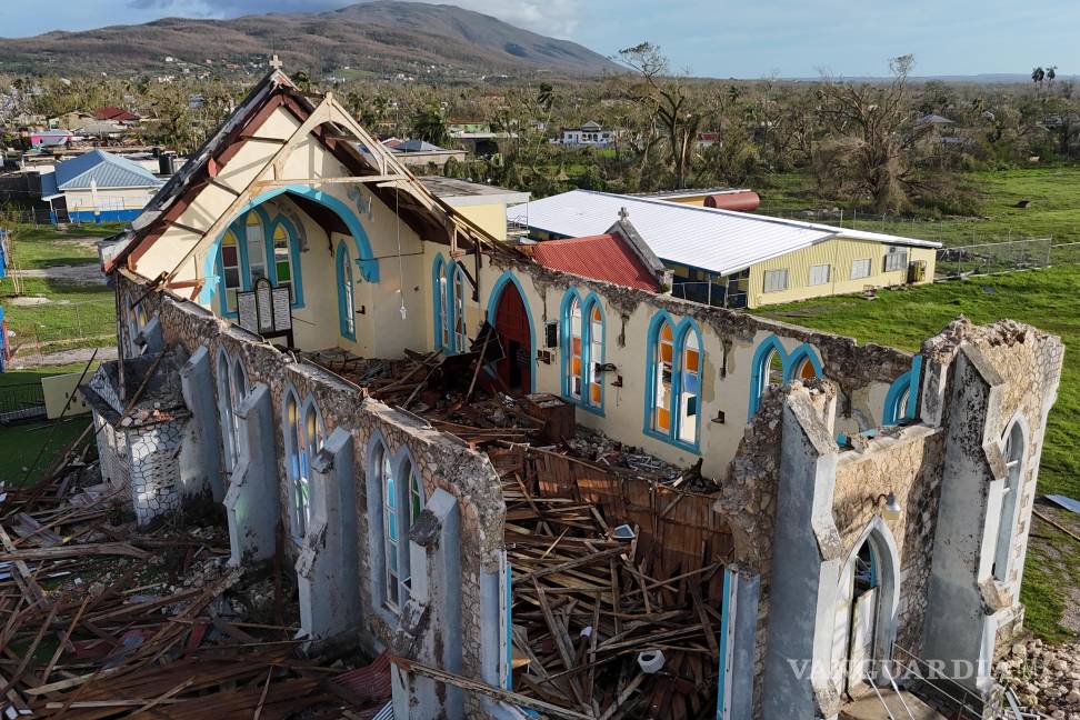 $!En la imagen, los daños causados por el huracán Melissa en la iglesia de Lacovia Tombstone, en Jamaica.