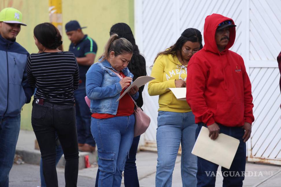 $!La convocatoria generó una gran respuesta, y antes del amanecer ya se reportaban largas filas en el sur de la ciudad.