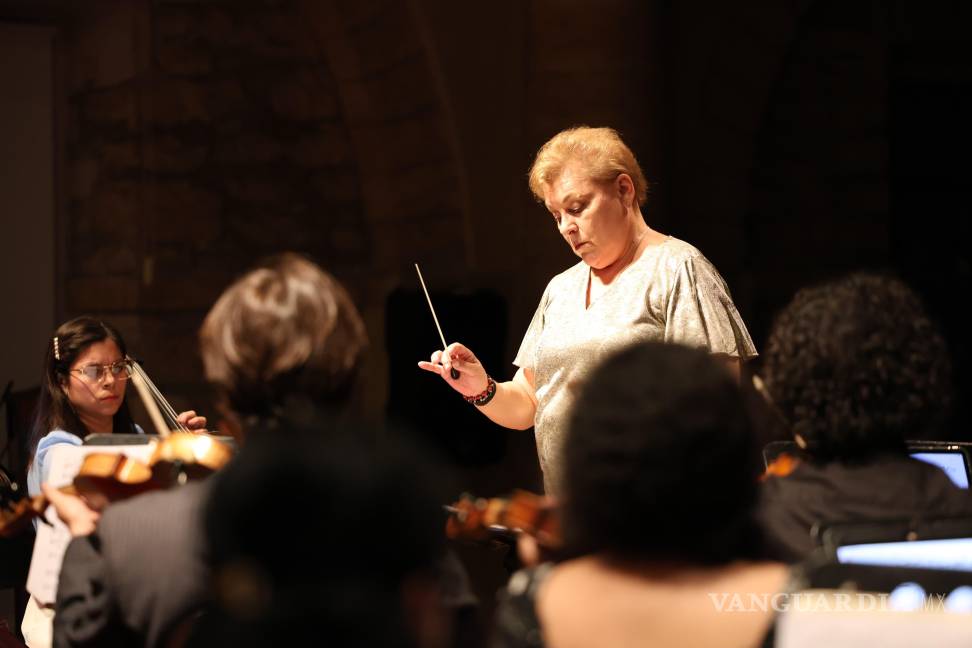 $!Natalia Riazanova, directora de la Orquesta Metropolitana de Saltillo, liderará el concierto “Mosaico Mexicano”.