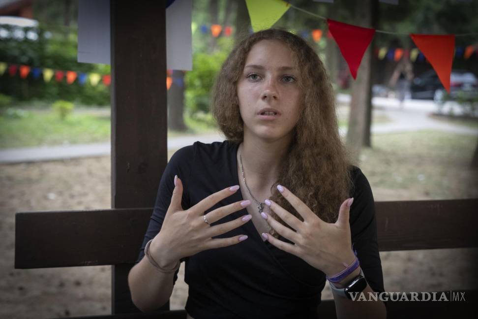 $!Kseniia Kucher, de 16 años, habla sobre los ataques rusos rutinarios en Kharkiv en el campo de rehabilitación para niños afectados por la guerra en Uzhhorod.