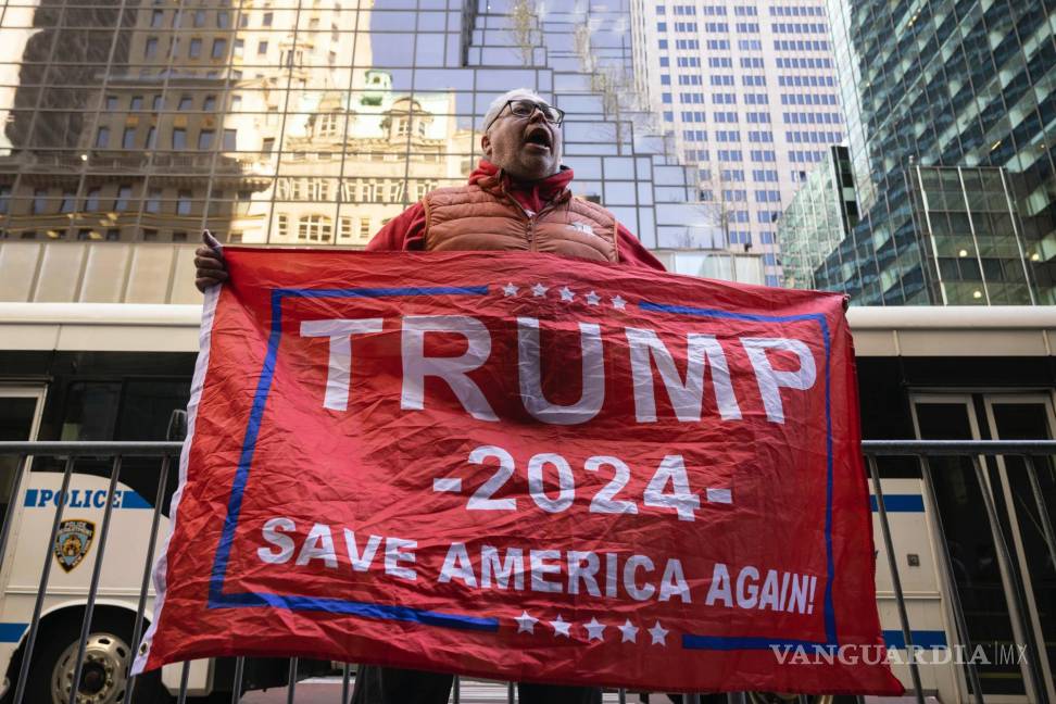 $!A supporter of former President Donald Trump protests outside Trump Tower in New York, Monday, April 3, 2023. Trump is expected to be booked and arraigned on Tuesday on charges arising from hush money payments during his 2016 campaign. (AP Photo/Yuki Iwamura)