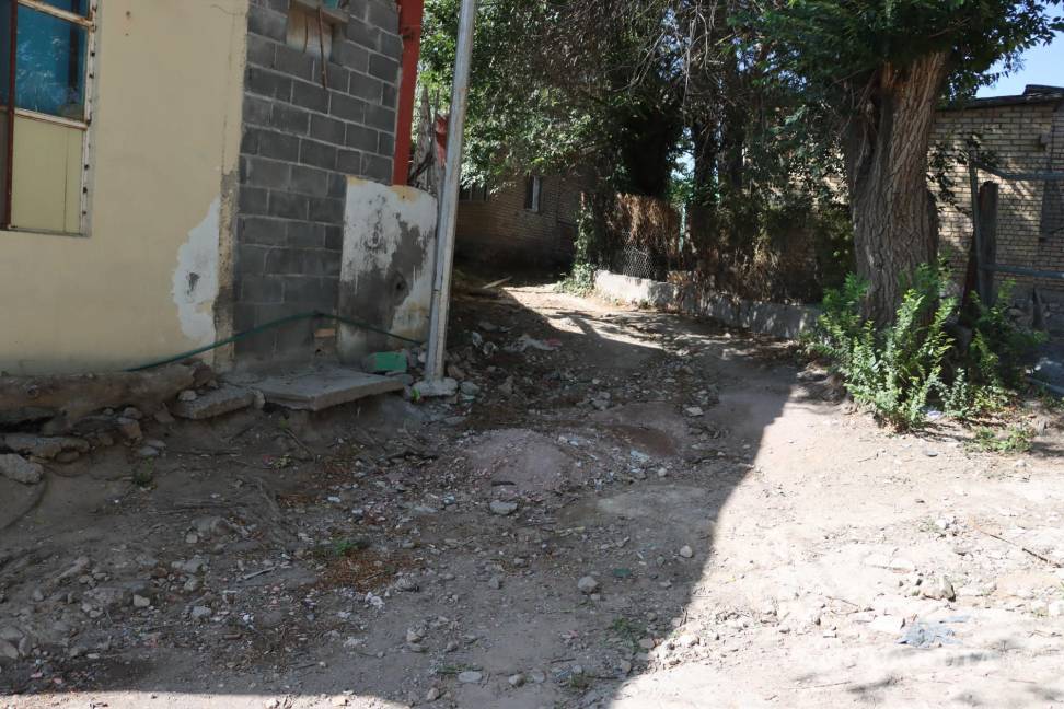 $!Con las lluvias el callejón se vuelve más peligroso para los peatones.