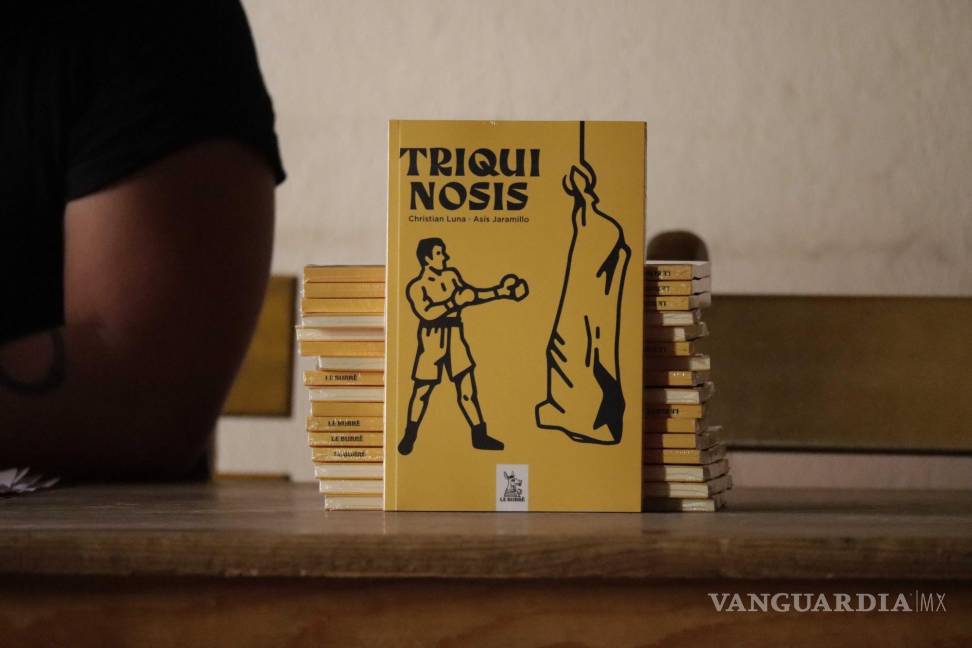 $!Presenta Christian Luna su libro ‘Triquinosis’ en el Cerdo de Babel