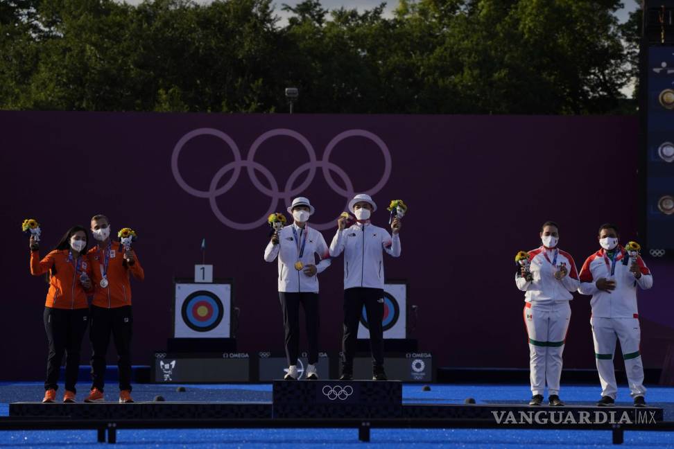 $!Alejandra Valencia y Luis Álvarez consiguieron medalla de bronce en equipos mixtos | Foto: AP Photo/Alessandra Tarantino