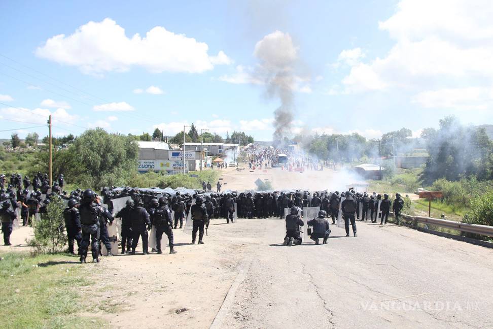 $!‘‘¡Pinches oaxacos, ríndanse!’’, gritaban los federales en Nochixtlán