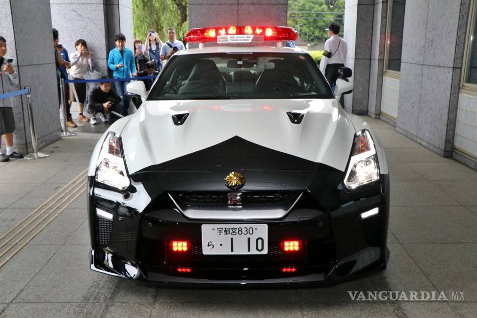 $!'Godzilla' cuidará las calles de Japón, su policía estrena un Nissan GT-R como patrulla