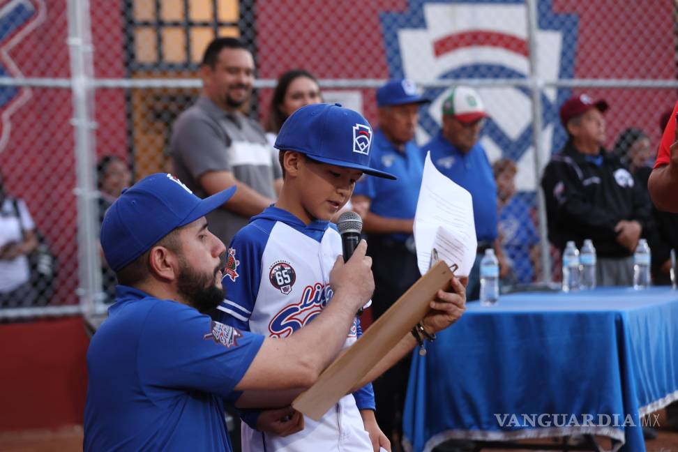 $!Daniel de Peña, del equipo anfitrión, dirigió un mensaje a nombre de los jugadores y recordó a su ex entrenador.