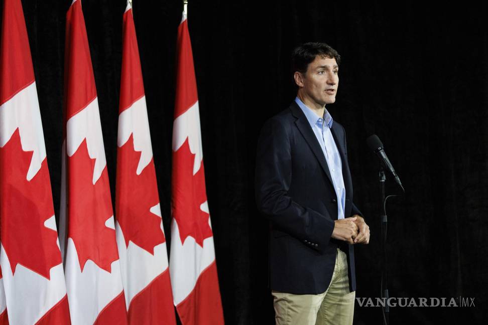 $!El primer ministro canadiense Justin Trudeau habla con los reporteros durante una conferencia de prensa en Halifax.