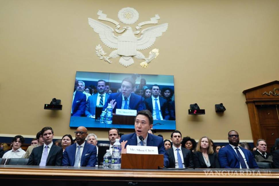 $!El director ejecutivo de TikTok, Shou Zi Chew, durante una audiencia del Comité de Comercio y Energía de la Cámara de Representantes en Capitol Hill en Washington.