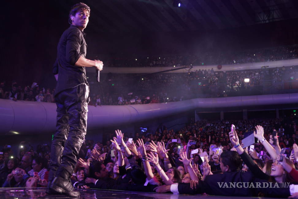 $!Enrique Iglesias cautivó al público tapatío con show ‘Sex and Love’