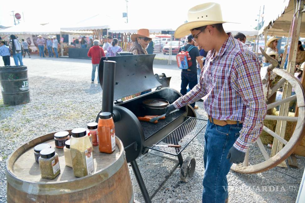 $!Como en todo evento norteño, el fuego y el asador se hicieron presente.