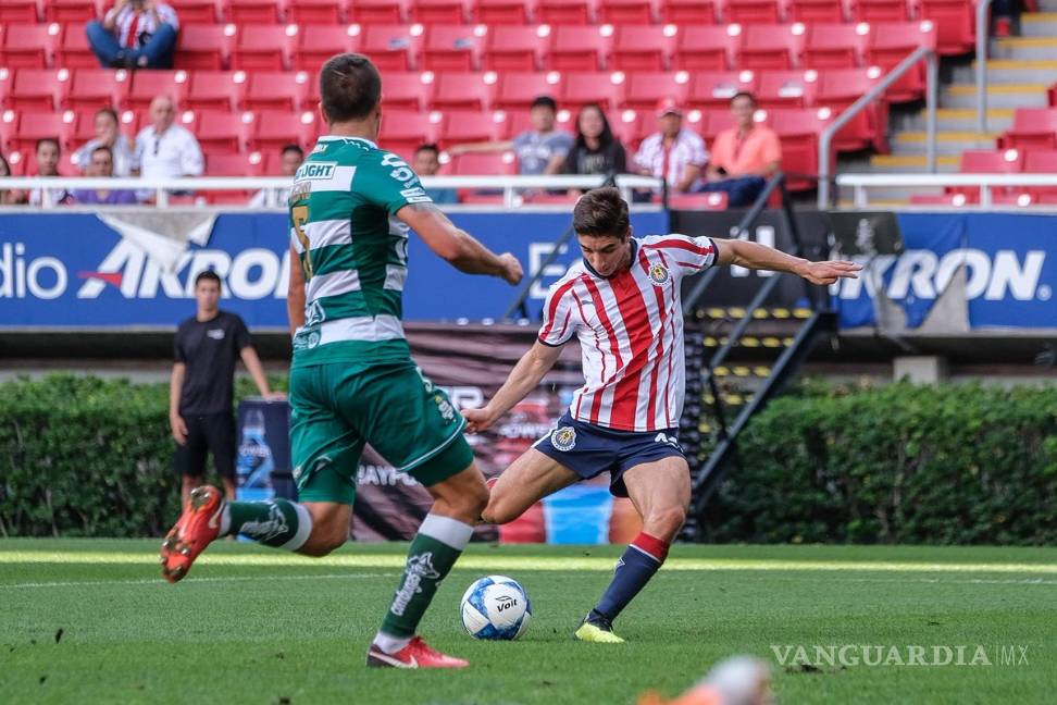 $!Santos se sobrepone a la crisis y vence a unas Chivas que sufren en el Estadio Akron