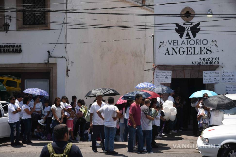 $!Familiares velan a Camila, niña de ocho años asesinada en Taxco, Guerrero.