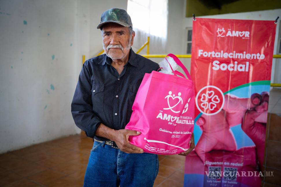 $!Cada beneficiario recibió cuatro paquetes con productos básicos para mejorar su alimentación y la de su familia.