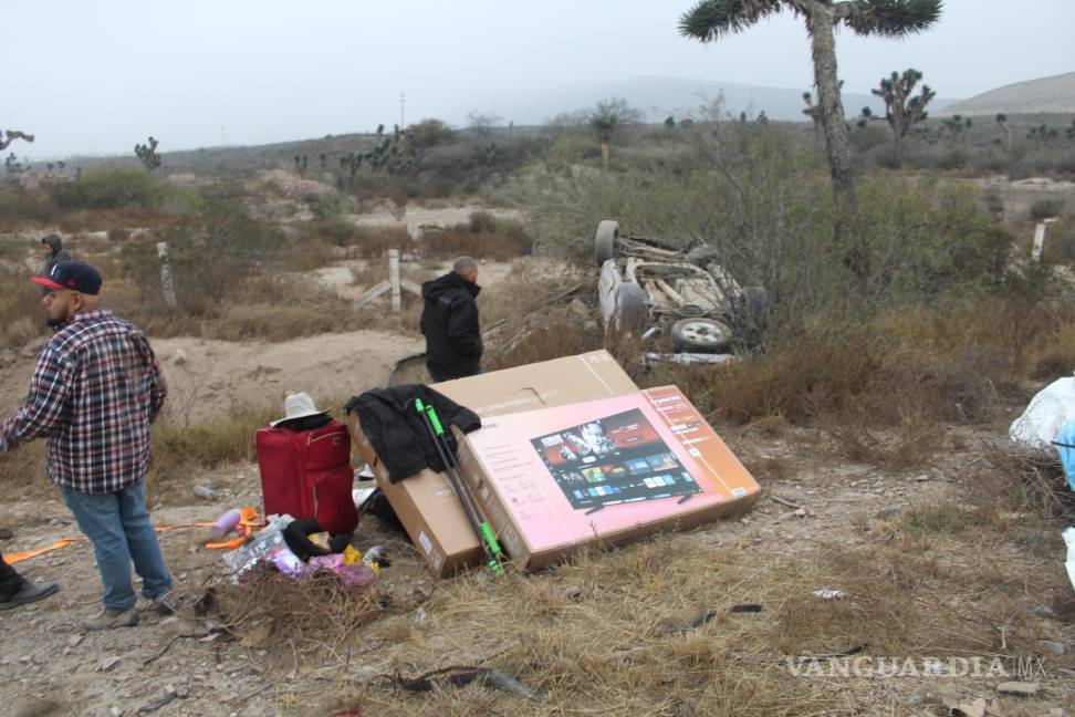 Volcadura sarandea a paisanos en el libramiento norponiente de Saltillo