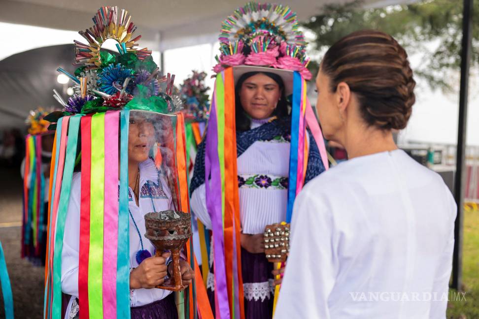 $!La presidenta Sheinbaum se reunió con pueblos indígenas en Querétaro.