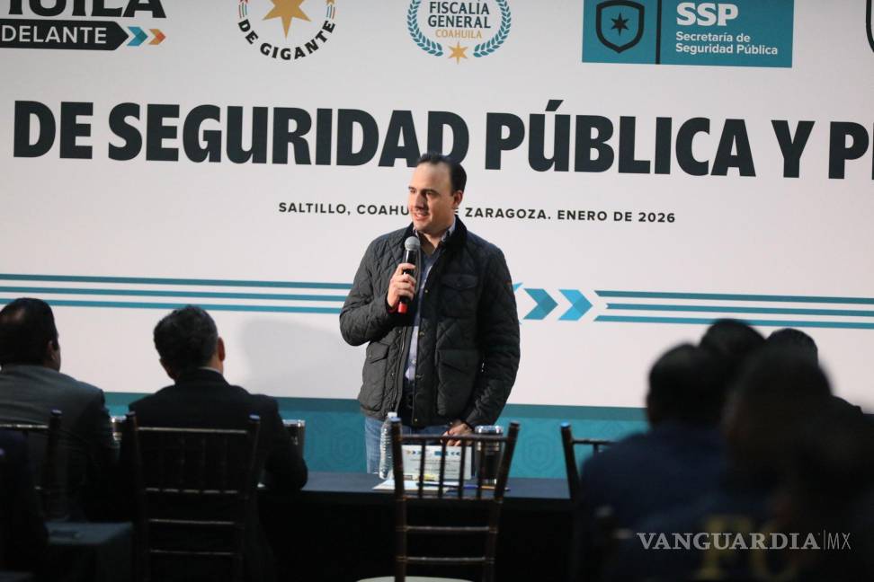 $!Manolo Jiménez durante su mensaje ante autoridades y representantes empresariales de la Región Laguna.