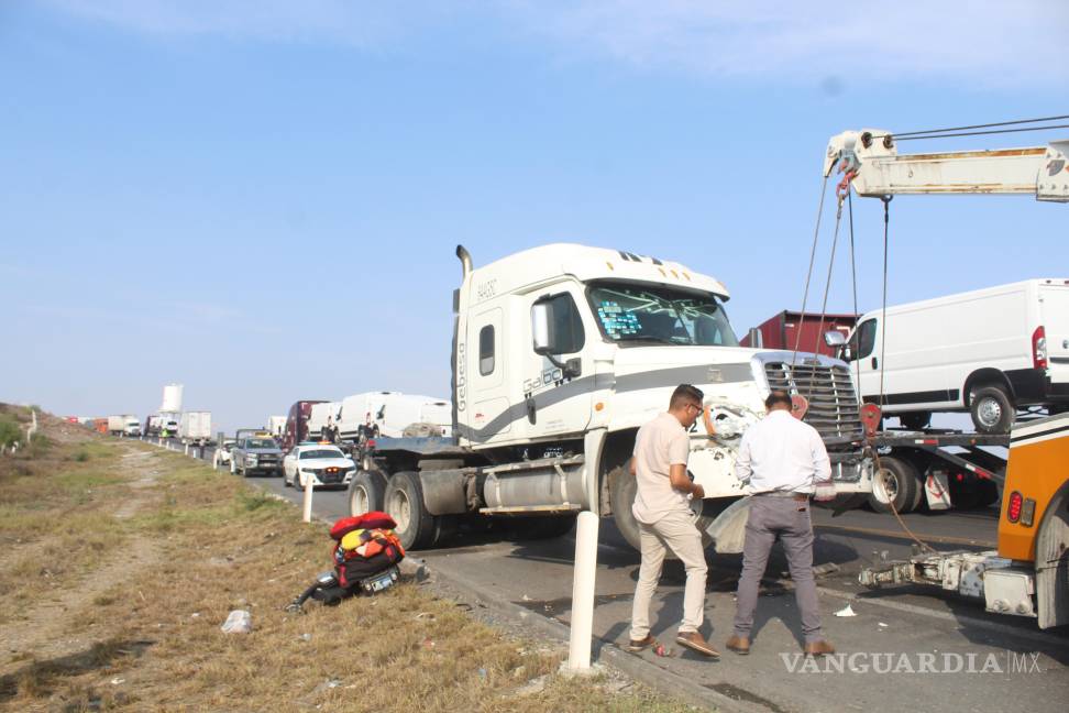Choque de tráileres bloquea el libramiento Norponiente por más de dos horas