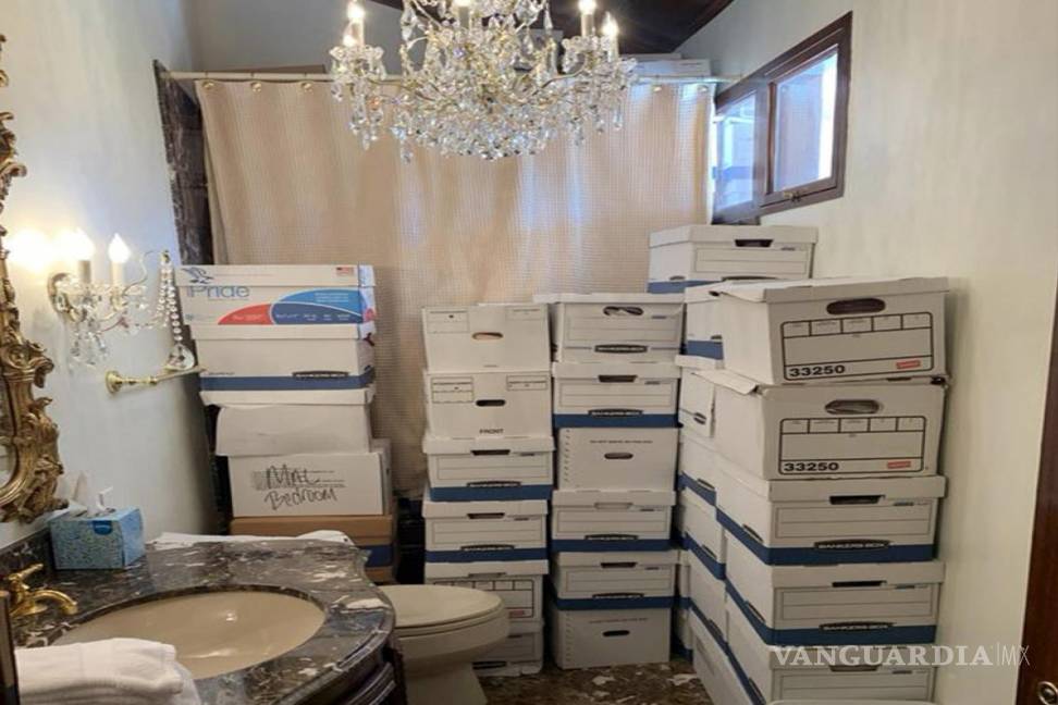 $!Imagen de archivo de las cajas con los documentos confidenciales hallados en la residencia de Trump en Florida.