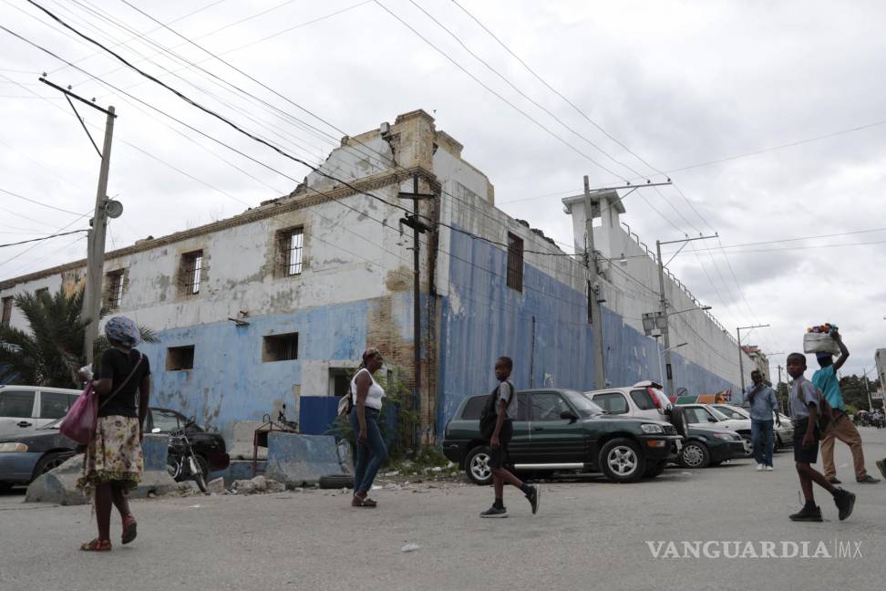 $!La Penitenciaría Nacional de Haití, en el centro de Puerto Príncipe, se encuentra en malas condiciones, el trato al interior puede que sea más deficiente.