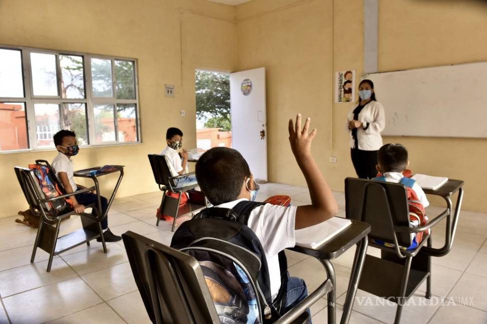 $!Los alumnos tendrán nueva bibliografía, la cual está en medio de la polémica ante sus contenidos.