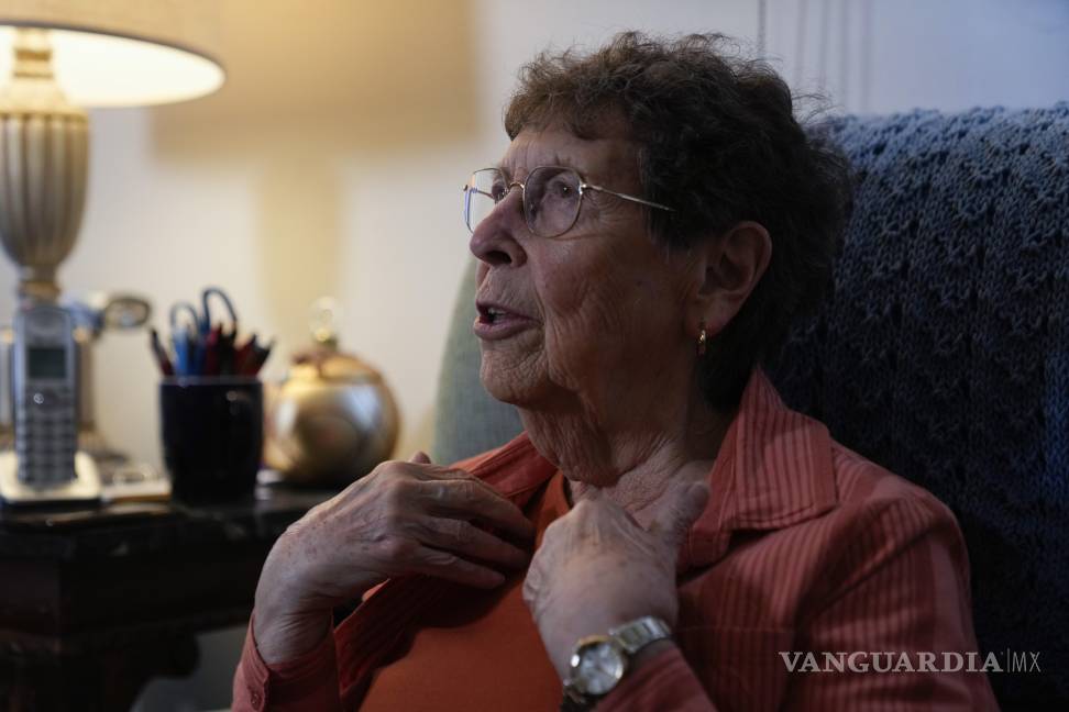 $!Sister JoAnn Persch, 90, a nun with the Sisters of Mercy, talks about her time helping immigrant families and asylum seekers Thursday, Feb. 20, 2025, in Alsip, Ill. (AP Photo/Erin Hooley)