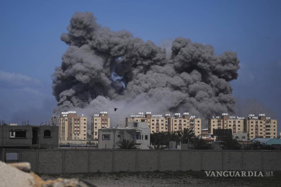 $!Ciudad de Gaza sigue siendo bombardeada por el Ejercito judío.