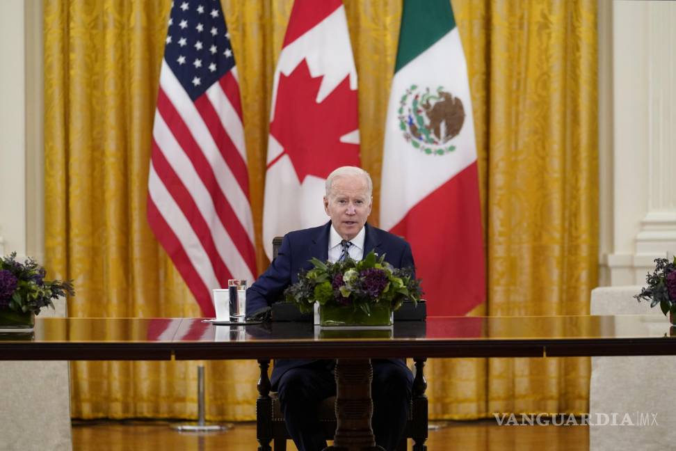 $!El presidente Joe Biden habla durante una reunión con el presidente mexicano Andrés Manuel López Obrador y el primer ministro canadiense Justin Trudeau en el East Room de la Casa Blanca en Washington. AP/Susan Walsh