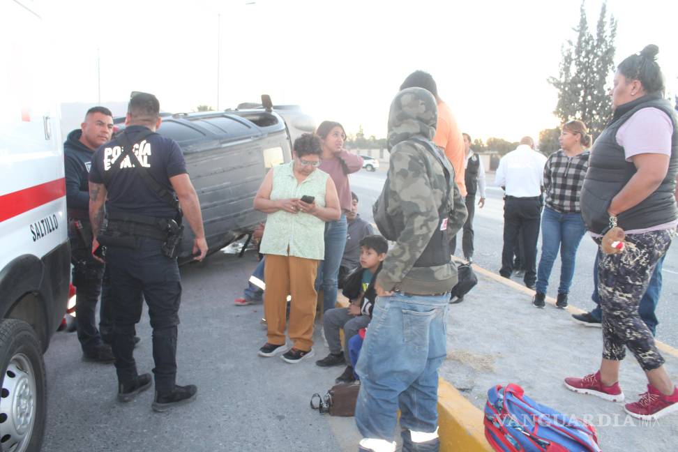 Chocan al sur de Saltillo y vuelcan