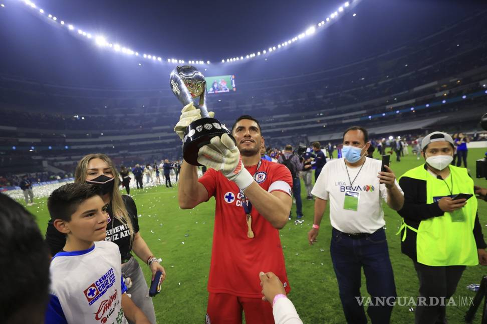 Jesús Corona quiere retirarse en el Cruz Azul