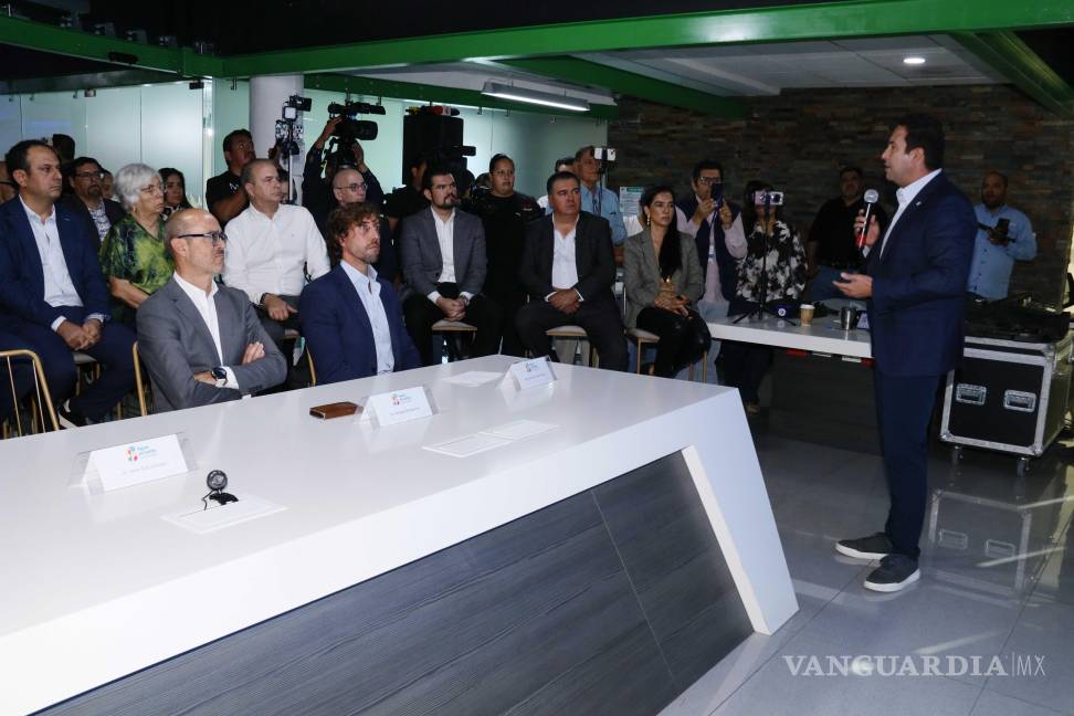 $!El alcalde Javier Díaz González y el gerente general de Agsal, Iván José Vicente, encabezaron la inauguración del nuevo pozo.