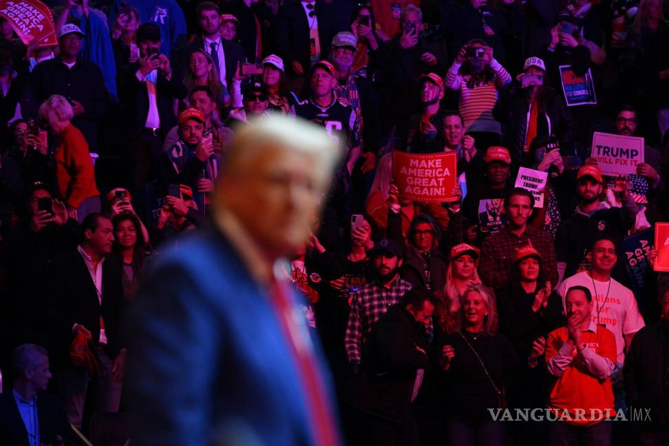 $!El expresidente Donald Trump, candidato presidencial republicano, habla durante un mitin de campaña en el Madison Square Garden de Nueva York.