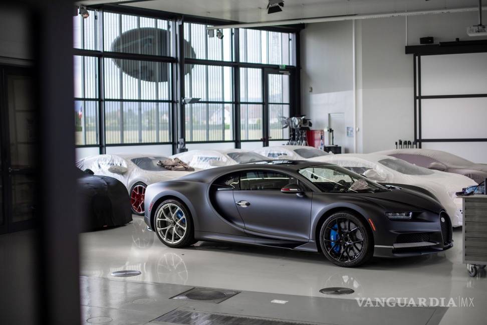 $!Bugatti fabrica el Chiron número 200 y lo celebra con un modelo especial
