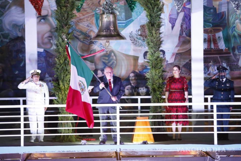 $!“¡Viva la Cuarta Transformación!”, alcalde de Mazatlán incluyó a la 4T en su “Grito”