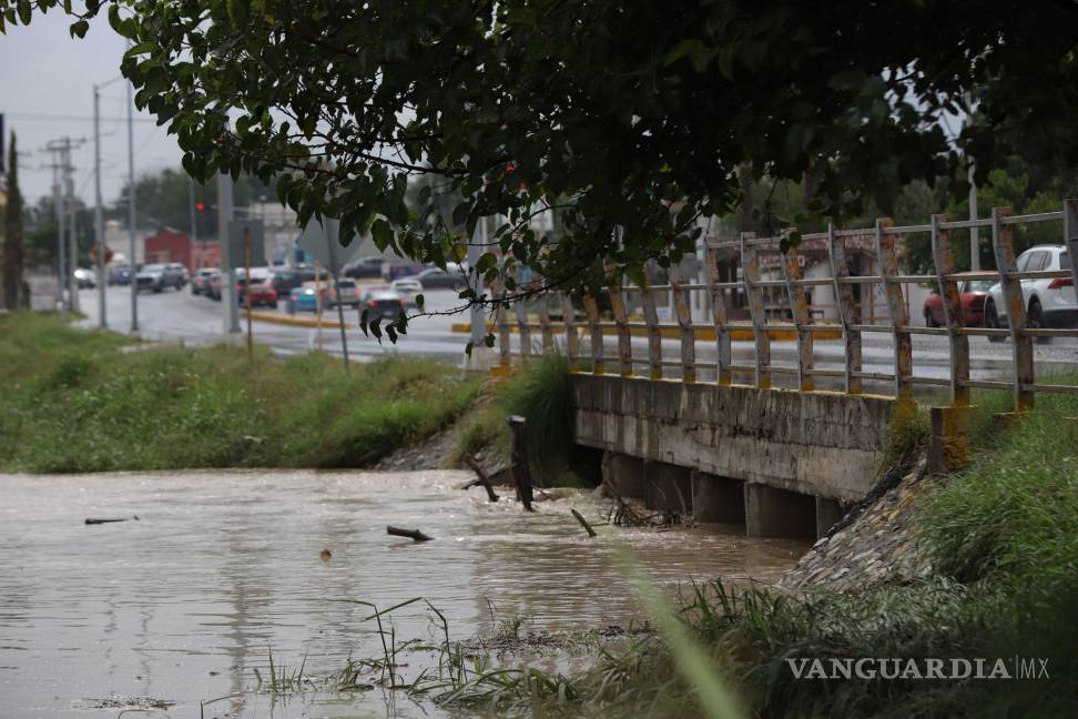 $!La intensa caída de agua contaminó unos pozos y su cierre ocasionó el desabasto.