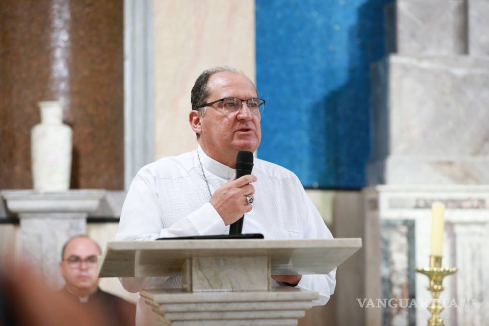 $!El evento reunió a representantes de la comunidad educativa, sacerdotes y miembros del Comité Pro-Construcción del plantel diocesano.