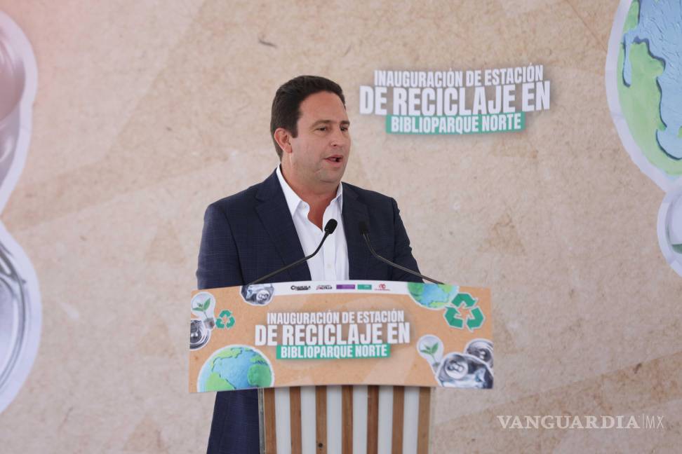 $!El alcalde de Saltillo, Javier Díaz González, inauguró la primera Estación de Reciclaje Drive Thru en el Biblioparque Norte, en colaboración con ARCA Continental, Pet Star y el Gobierno del Estado.