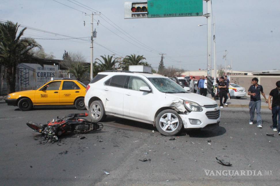Estudiante de Conalep resulta herido en choque con camioneta en Saltillo