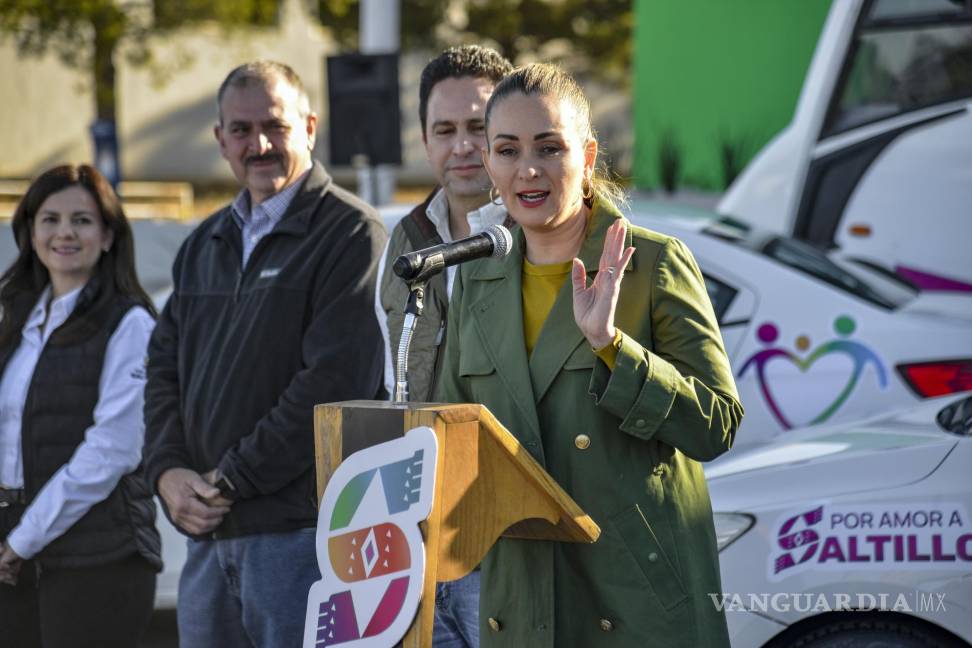 $!Luly López de Díaz, presidenta honoraria del DIF Saltillo, dio inicio al programa “Ruta por Amor a Ti”.