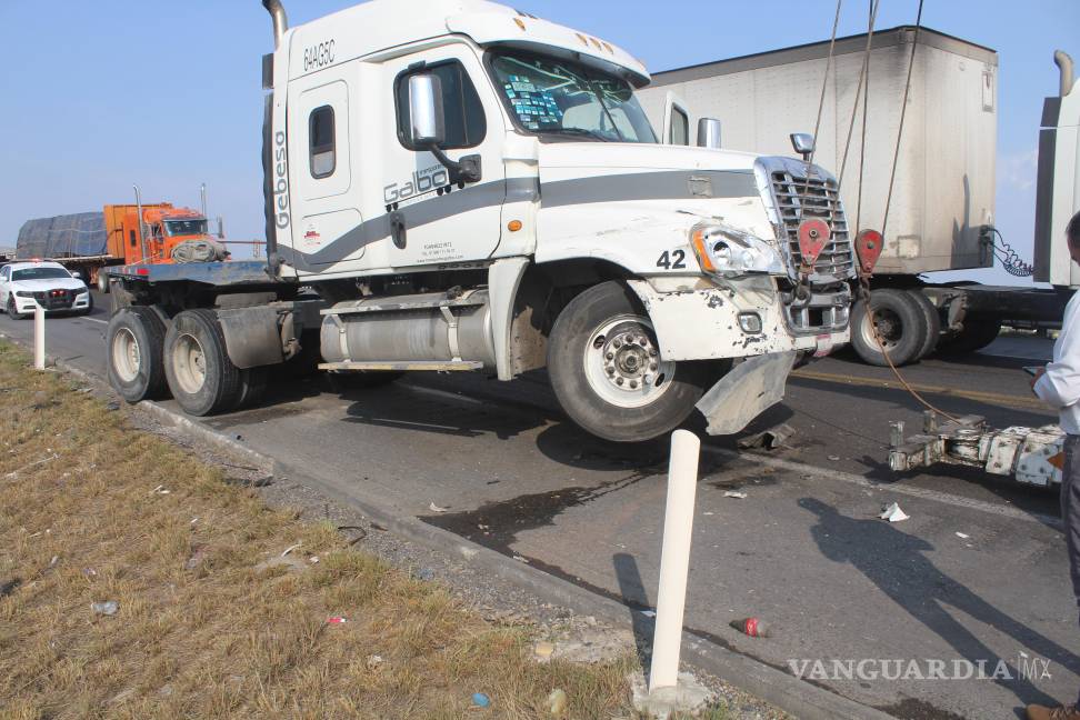 Choque de tráileres bloquea el libramiento Norponiente por más de dos horas