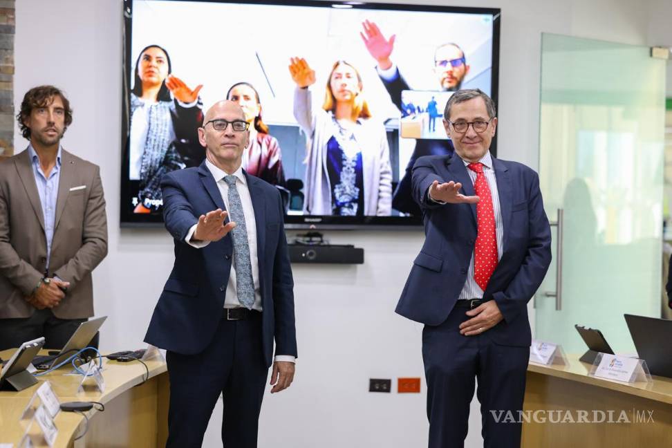 $!En la sesión se tomó protesta a los nuevos integrantes del Consejo de Administración de Aguas de Saltillo.