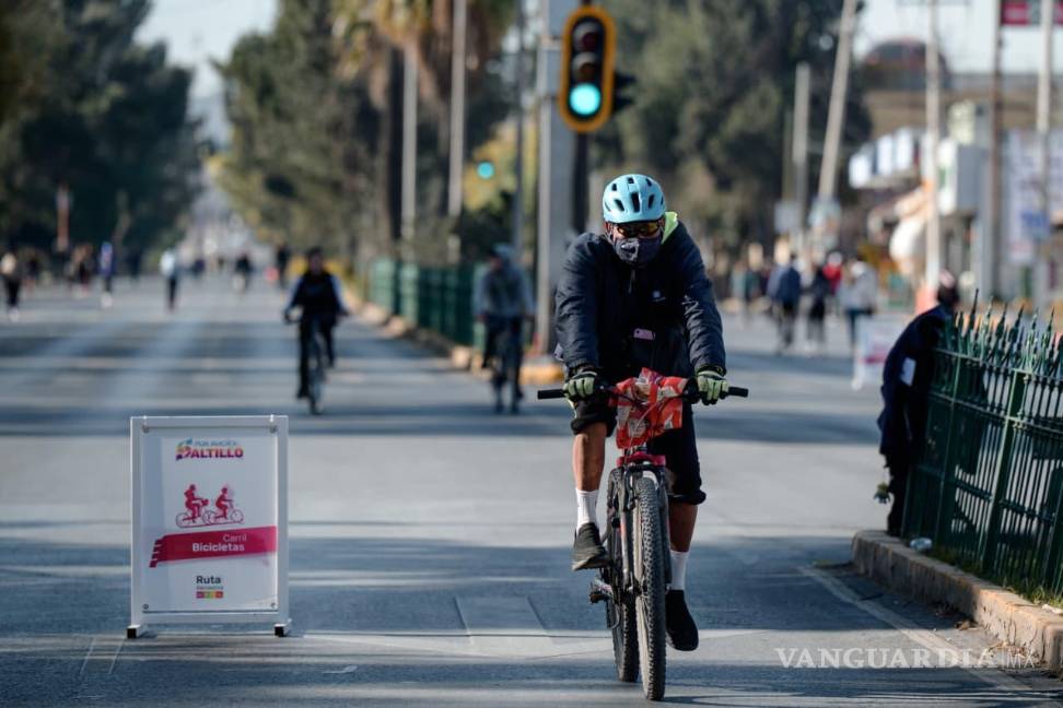 $!Personas de todas las edades recorrieron el circuito dominical caminando, trotando, en bicicleta o patines, en un ambiente familiar y seguro.