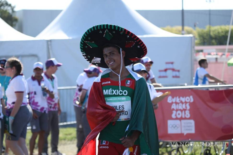 $!En plenos Juegos Olímpicos, izan al revés la bandera de México