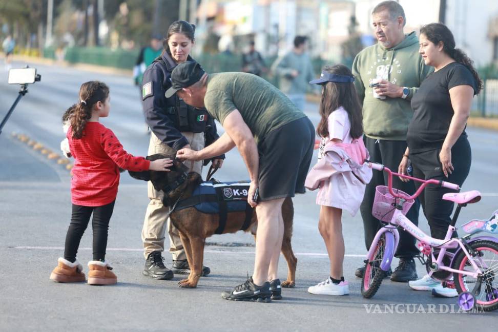 $!La Ruta Recreativa de Saltillo reunió a cientos de personas este domingo.