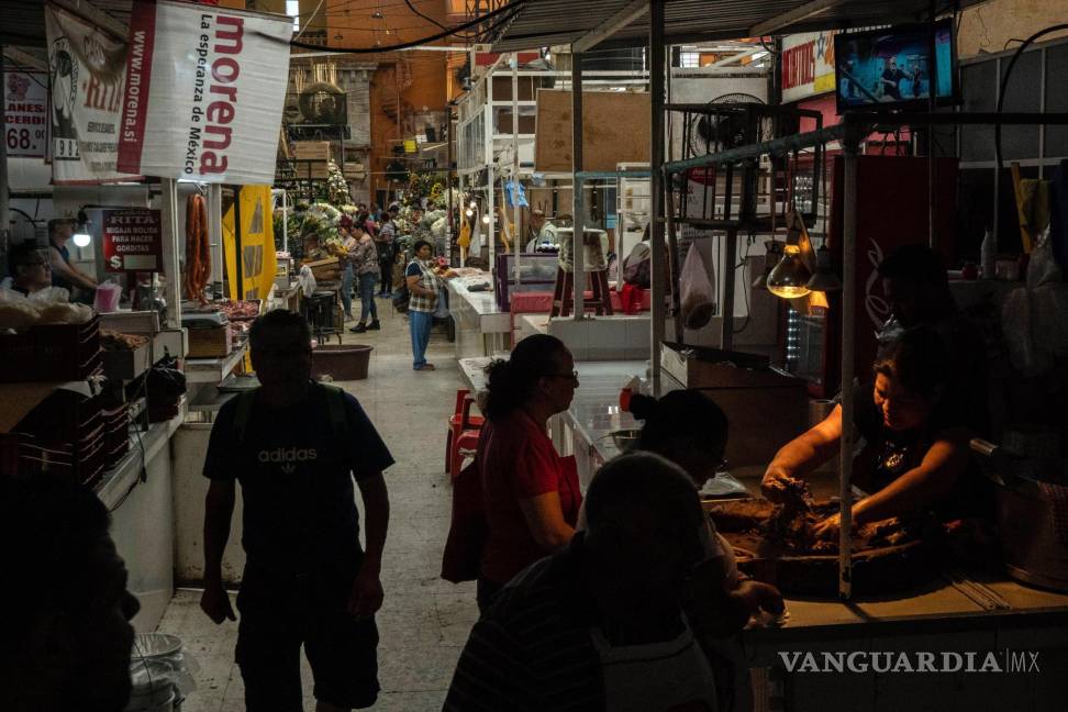 $!Vista dentro del mercado Morelos en Celaya, México, donde la candidata a la alcaldía Gisela Gaytán hizo campaña horas antes de su muerte.